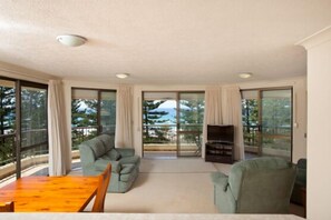 Smart TV - Mahana Burleigh - Unit 5 (Gold Coast)