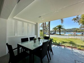 Outdoor dining - Stylish refurbished unit on Tallebudgera Creek (Palm Beach)