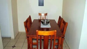 Dining - Palm Gables - Comfy little unit in Palm Beach (Gold Coast)