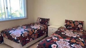 2 bedrooms, iron/ironing board, free WiFi - Palm Gables - Comfy little unit in Palm Beach (Gold Coast)