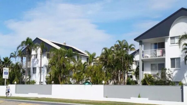 Exterior - Palm Gables - Comfy little unit in Palm Beach (Gold Coast)