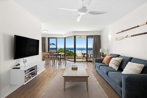 Smart TV - Surfside 8 - Walk out onto Beautiful Beaches (Gold Coast)