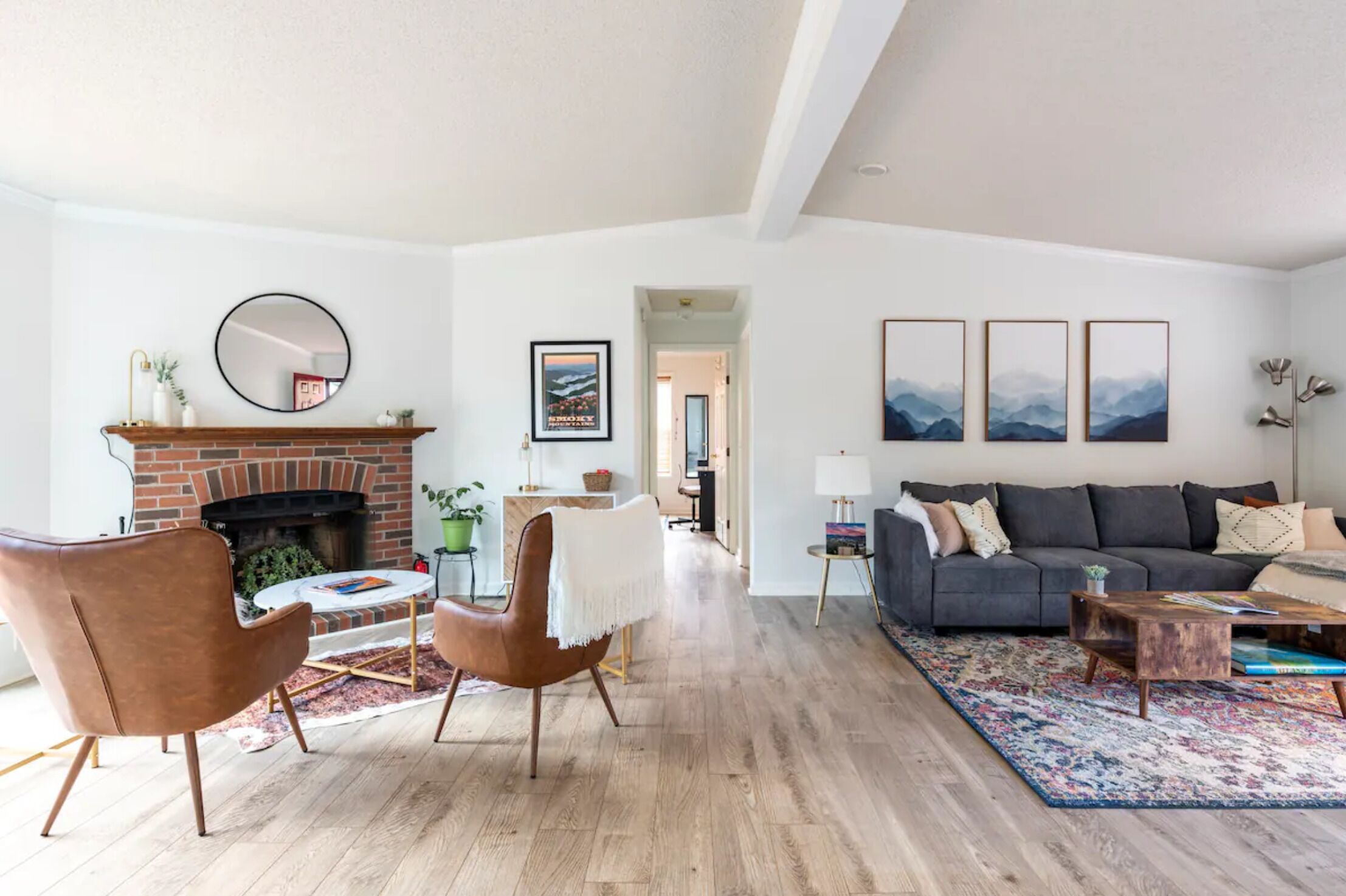 3 Bed 2 Bath Cozy Mountain Home with Hot Tub and Farmland Views