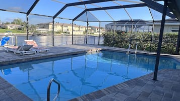 Piscine extérieure, piscine chauffée