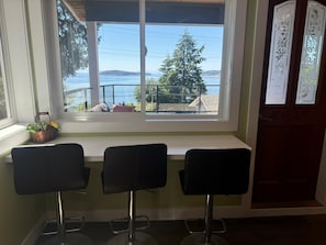 Interior - Very Relaxing 3bdr 2bth Home with Gorgeous View (Sechelt)