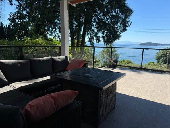 Terrace/patio - Very Relaxing 3bdr 2bth Home with Gorgeous View (Sechelt)