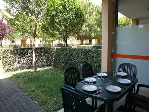 Departamento, 2 habitaciones, balcón, vista a la alberca | Restaurante al aire libre