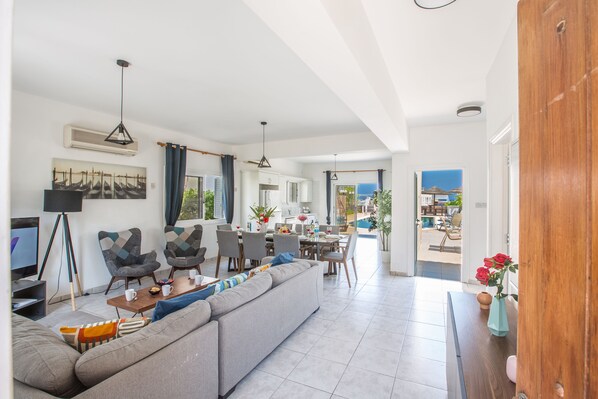 Huvila, 4 makuuhuonetta, yksityinen uima-allas, näköala puutarhaan | Sisätilat