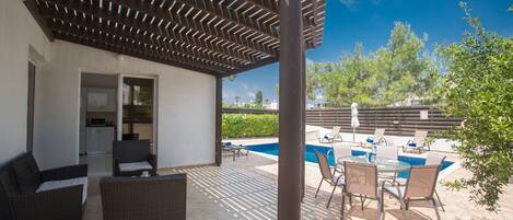 Villa, 3 camere da letto, piscina privata, vista giardino | Terrazza/patio