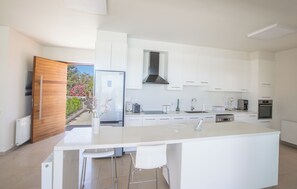 Villa - 3 sovrum - privat pool - utsikt mot trädgården | Eget kök