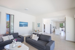 Villa, 3 Bedrooms, Private Pool, Garden View | Living area