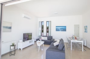 Villa, 3 Bedrooms, Private Pool, Garden View | Living area