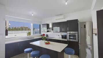 Villa, 3 Bedrooms, Private Pool, Garden View | Interior