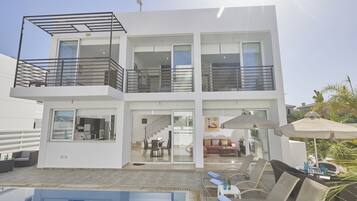 Villa, 3 Bedrooms, Private Pool, Garden View | Front of property