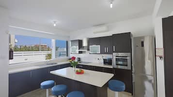 Villa, 3 Bedrooms, Private Pool, Garden View | Interior