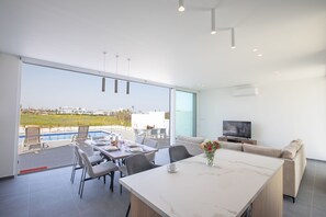Villa, 3 habitaciones, alberca privada, vista al jardín | Restaurantes