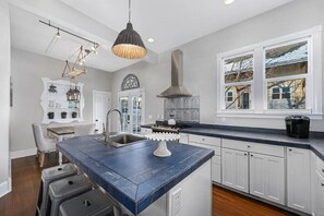 Fridge, microwave, oven, stovetop - Charming Historical Home - Walk to Restaurants (Lafayette)