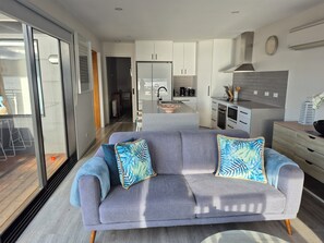 TV - The Nebraska Retreat (Dennes Point)