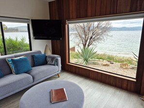 TV - The Nebraska Retreat (Dennes Point)