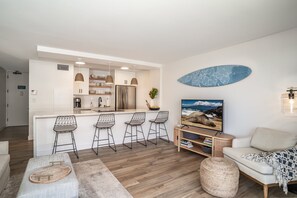 Smart TV - Luxury, oceanfront condo. Newly renovated; best location! Sunset views! #404 (Kihei)