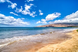 Sur la plage, serviettes de plage