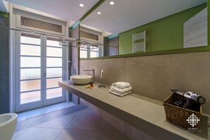 Shower, free toiletries, hair dryer, slippers - Matteotti Luxury Residence - Sea View Open Space (Siracusa)