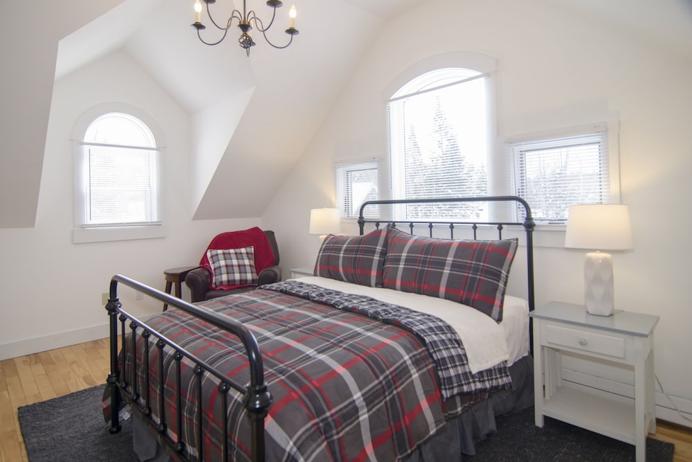 Lake Salem Waterfront Estate Sleeps 14 Derby Vrbo