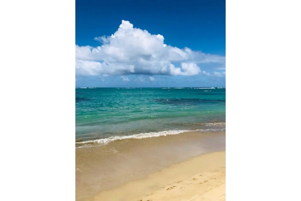 Beach nearby, sun loungers, beach towels