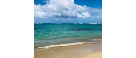 Beach nearby, sun-loungers, beach towels