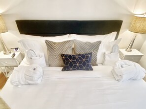 3 bedrooms, desk, iron/ironing board, travel cot