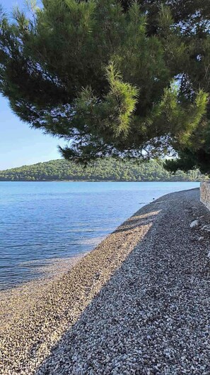 Beach nearby - Holiday home with large terrace and air conditioning (Pula)