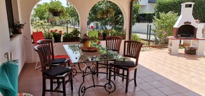 تناول الطعام بالخارج