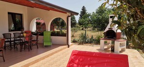 تناول الطعام بالخارج