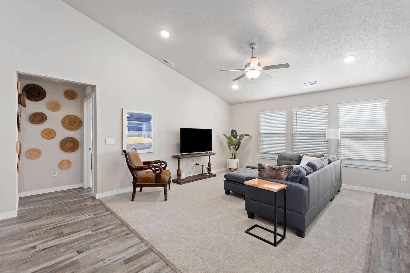 *New Home*~ Big Game Room ~ 6 TVs ~ Great Location