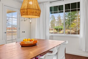 Dining - Vineyard View Home + Complimentary Wine Tasting (Calistoga)