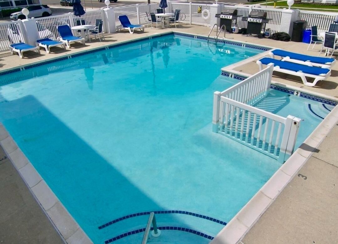 NORTH WILDWOOD - 1 BR - 1 Block to BEACH - Heated POOL