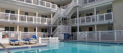 Piscine extérieure, piscine chauffée