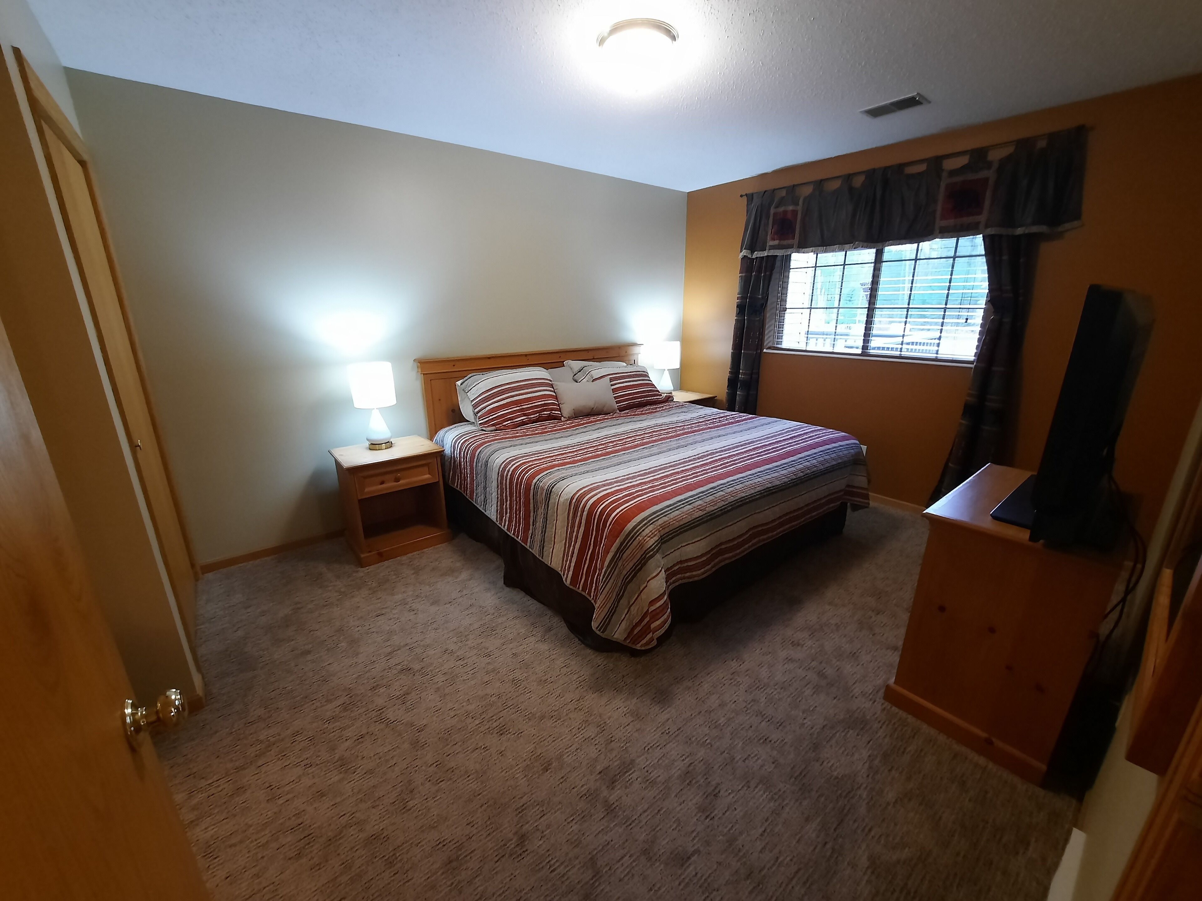2 bedrooms, WiFi, bed sheets