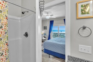 4 bedrooms, desk, iron/ironing board, free WiFi