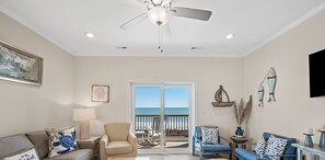 Smart TV, books - Beachfront 4 BD*Pool*Hot tub*EVSE*Dogs OK*Elevator (North Topsail Beach)