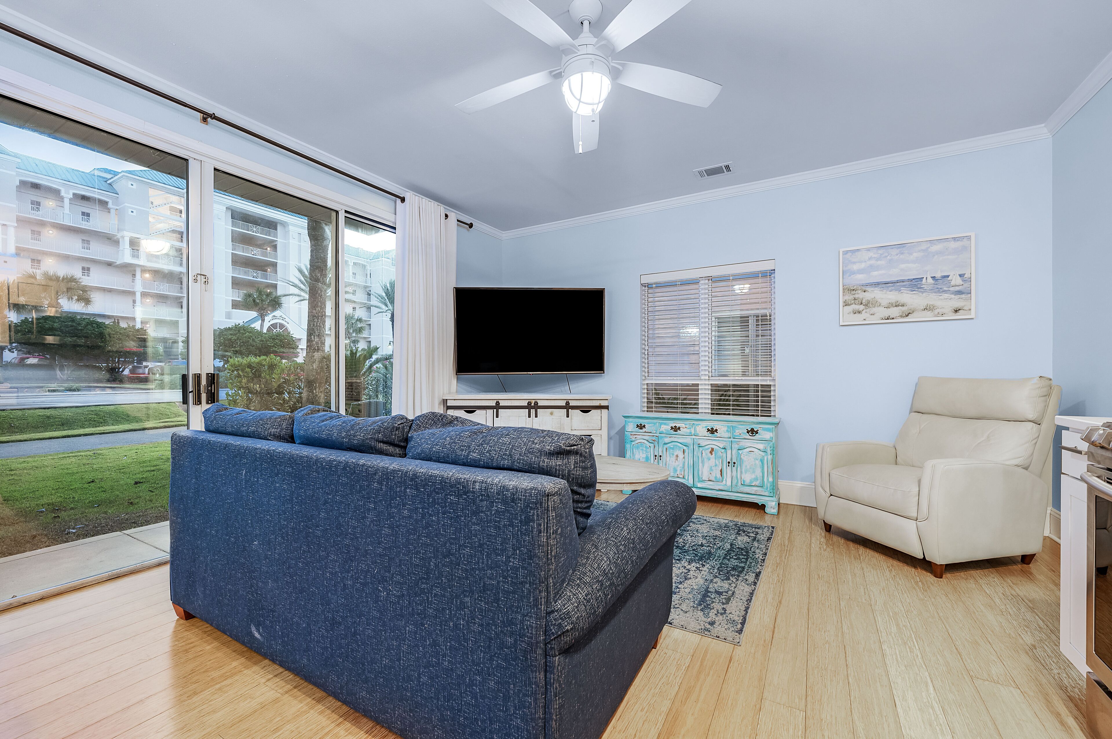Crystal Beach Cottage Across from Beach w/Pool