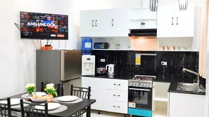 Ofen, Kochgeschirr/Geschirr/Besteck