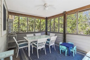 Dining - Blue Skies - Bright, Spaciuos 4 BR oceanside home w/Private Pool and Hot Tub (Southern Shores)