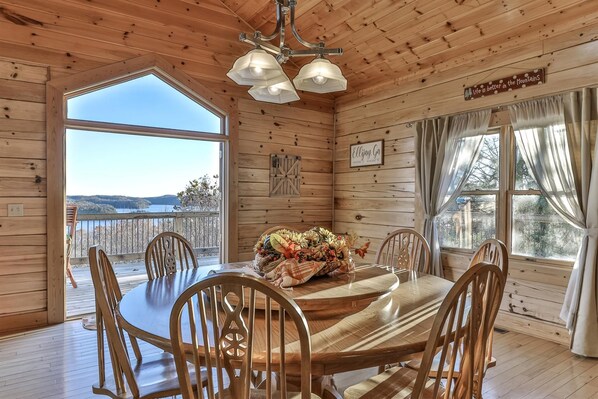 Dining - Carter`s Lake Overlook (Ellijay)