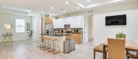 Fridge, microwave, stovetop, dishwasher