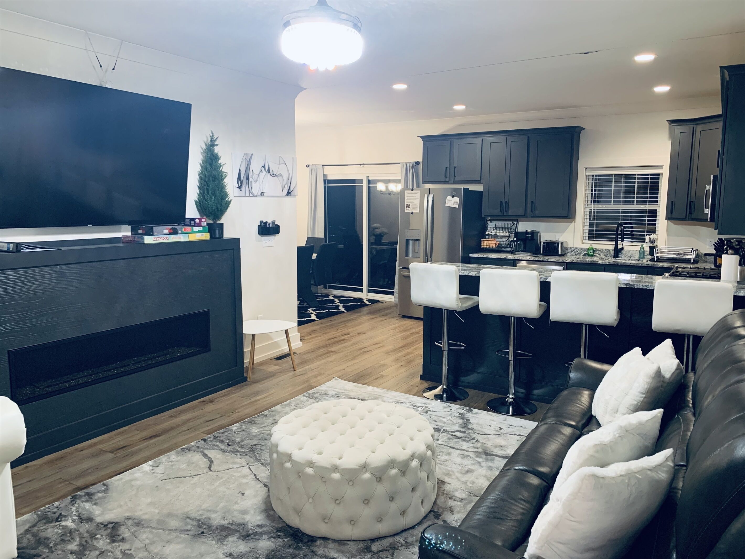 8 Mins to Dollywood! Family-Sized Condo W/Game Room and Parking
