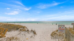 Una playa cerca