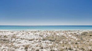 Una spiaggia nelle vicinanze