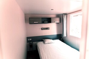 2 عدّة غرف نوم وواي فاي وملاءات أسرّة