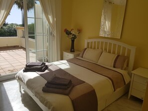 6 camere, ferro/asse da stiro, Wi-Fi, lenzuola